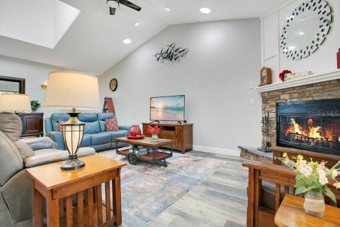 House in Mascotte, Florida 3 bedrooms, 186.08 sq.m. № 1912740 - photo 6