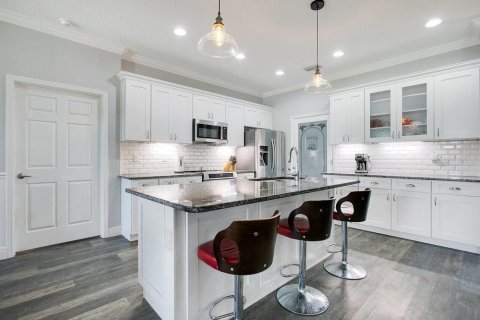 House in Mascotte, Florida 3 bedrooms, 186.08 sq.m. № 1912740 - photo 8