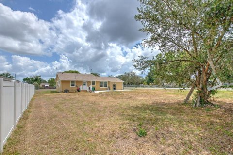 Casa en venta en Zephyrhills, Florida, 2 dormitorios, 110.37 m2 № 1722343 - foto 28