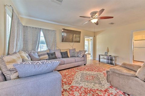 Casa en venta en Zephyrhills, Florida, 2 dormitorios, 110.37 m2 № 1722343 - foto 8