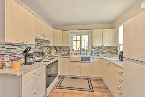 Casa en venta en Zephyrhills, Florida, 2 dormitorios, 110.37 m2 № 1722343 - foto 10