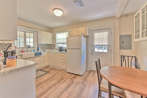 Casa en venta en Zephyrhills, Florida, 2 dormitorios, 110.37 m2 № 1722343 - foto 9