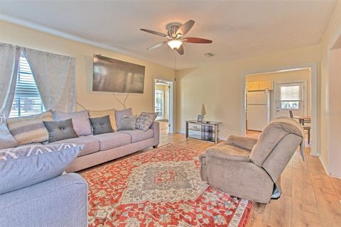 Casa en venta en Zephyrhills, Florida, 2 dormitorios, 110.37 m2 № 1722343 - foto 4