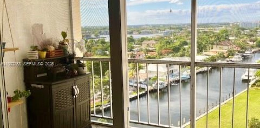 Condominio en Pompano Beach, Florida, 1 dormitorio  № 1991897