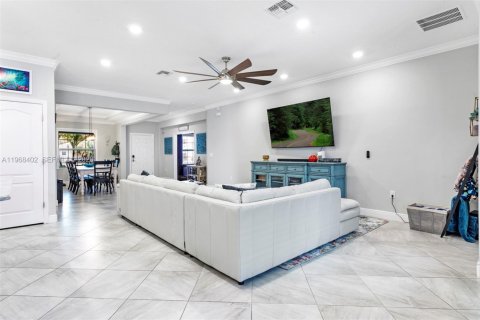 House in Port St. Lucie, Florida 4 bedrooms, 223.89 sq.m. № 2030526 - photo 10