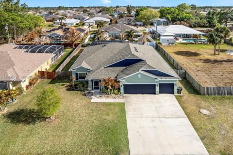 House in Port St. Lucie, Florida 4 bedrooms, 223.89 sq.m. № 2030526 - photo 5