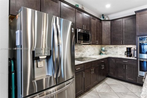 House in Port St. Lucie, Florida 4 bedrooms, 223.89 sq.m. № 2030526 - photo 12