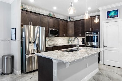 House in Port St. Lucie, Florida 4 bedrooms, 223.89 sq.m. № 2030526 - photo 11