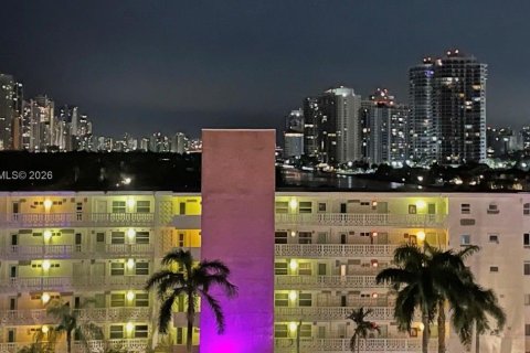 Condominio en venta en Hallandale Beach, Florida, 2 dormitorios, 101.45 m2 № 2026779 - foto 22