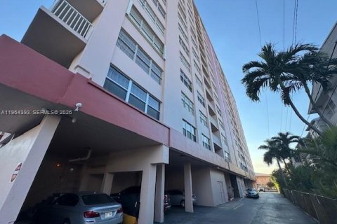 Condo in Hallandale Beach, Florida, 2 bedrooms  № 2026779 - photo 2