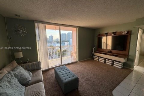 Condo in Hallandale Beach, Florida, 2 bedrooms  № 2026779 - photo 6