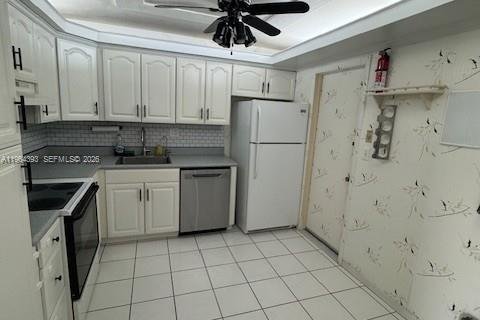 Condo in Hallandale Beach, Florida, 2 bedrooms  № 2026779 - photo 13