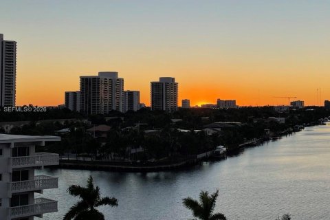Condominio en venta en Hallandale Beach, Florida, 2 dormitorios, 101.45 m2 № 2026779 - foto 26