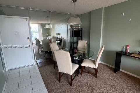 Condo in Hallandale Beach, Florida, 2 bedrooms  № 2026779 - photo 4