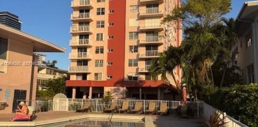 Condo in Hallandale Beach, Florida, 2 bedrooms  № 2026779