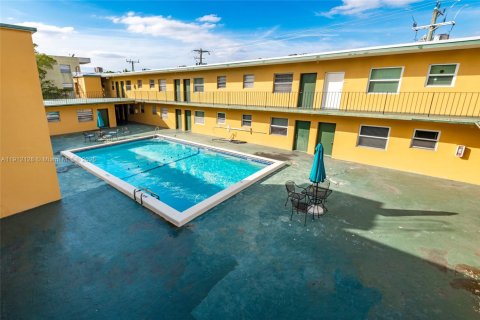 Condo à North Miami, Floride, 1 chambre  № 2039339