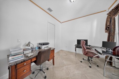 House in Cooper City, Florida 4 bedrooms, 252.69 sq.m. № 2180925 - photo 19
