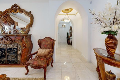 House in Cooper City, Florida 4 bedrooms, 252.69 sq.m. № 2180925 - photo 2