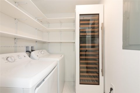 Купить кондоминиум в Корал-Гейблс, Флорида 2 спальни, 86.58м2, № 1897788 - фото 9