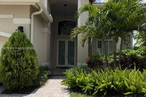 House in Weston, Florida 5 bedrooms, 348.1 sq.m. № 1809143 - photo 6