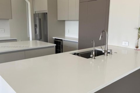 House in Weston, Florida 5 bedrooms, 348.1 sq.m. № 1809143 - photo 19