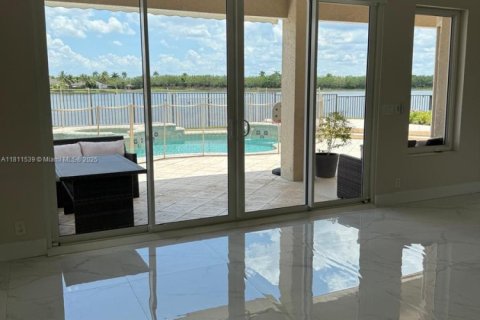 House in Weston, Florida 5 bedrooms, 348.1 sq.m. № 1809143 - photo 25