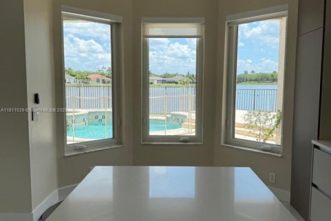 House in Weston, Florida 5 bedrooms, 348.1 sq.m. № 1809143 - photo 11