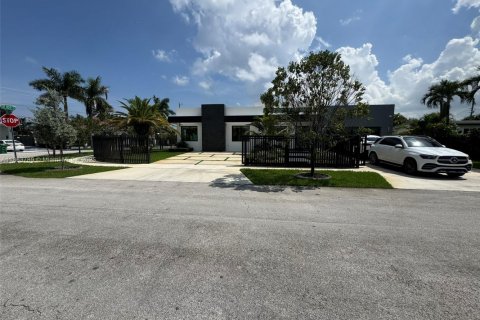 Villa ou maison à vendre à Miami, Floride: 3 chambres № 1891601 - photo 6