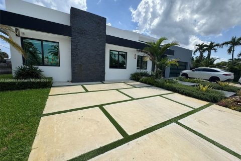 Villa ou maison à vendre à Miami, Floride: 3 chambres № 1891601 - photo 8
