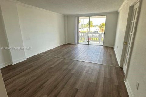 Condo in Miami, Florida, 1 bedroom  № 1956761 - photo 9