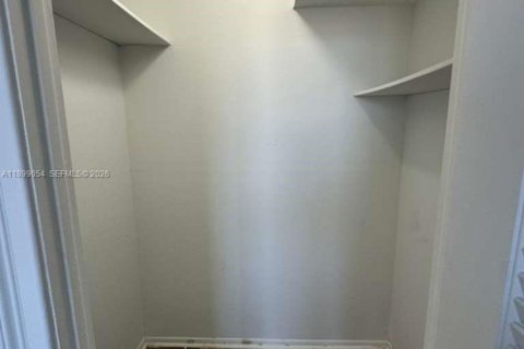 Condo in Miami, Florida, 1 bedroom  № 1956761 - photo 12