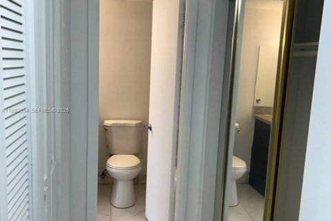 Condo in Miami, Florida, 1 bedroom  № 1956761 - photo 15