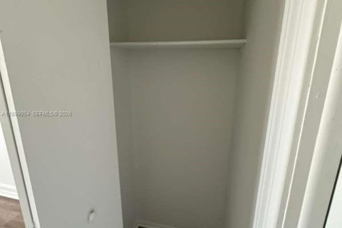 Condo in Miami, Florida, 1 bedroom  № 1956761 - photo 13