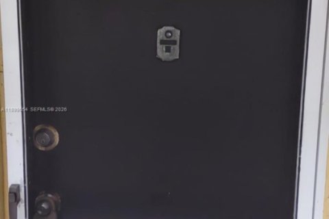 Condo in Miami, Florida, 1 bedroom  № 1956761 - photo 4