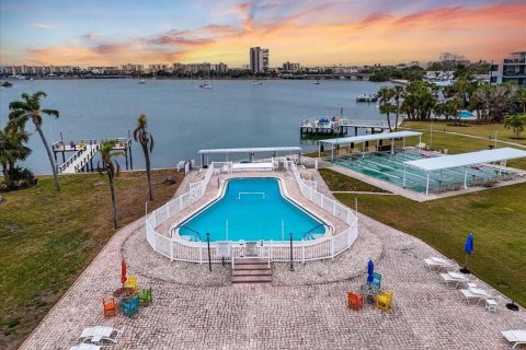Condominio en alquiler en South Pasadena, Florida, 2 dormitorios, 162.58 m2 № 1508056 - foto 2