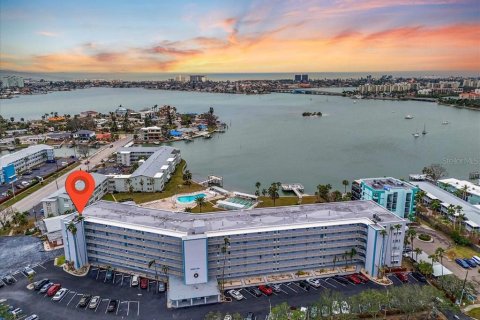 Condominio en alquiler en South Pasadena, Florida, 2 dormitorios, 162.58 m2 № 1508056 - foto 1
