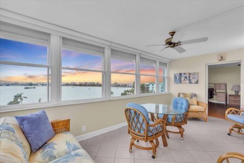 Condominio en alquiler en South Pasadena, Florida, 2 dormitorios, 162.58 m2 № 1508056 - foto 11