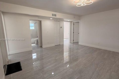 Villa ou maison à vendre à Fort Lauderdale, Floride: 3 chambres, 116.03 m2 № 2072036 - photo 11