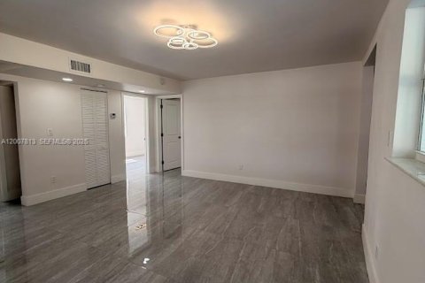 Villa ou maison à vendre à Fort Lauderdale, Floride: 3 chambres, 116.03 m2 № 2072036 - photo 12