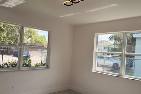 Villa ou maison à vendre à Fort Lauderdale, Floride: 3 chambres, 116.03 m2 № 2072036 - photo 15