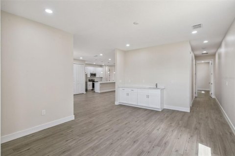 Casa en venta en Poinciana, Florida, 4 dormitorios, 182.46 m2 № 2384331 - foto 5