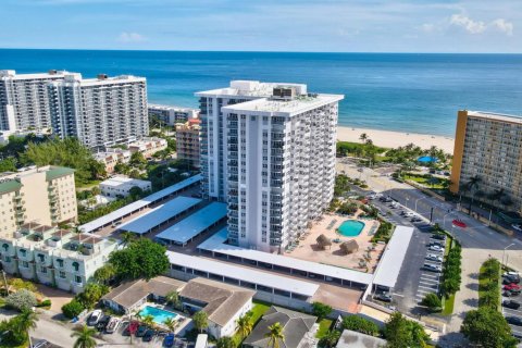 Снять в аренду кондоминиум в Помпано-Бич, Флорида 3 комнаты, 117.52м2, № 2175759 - фото 10