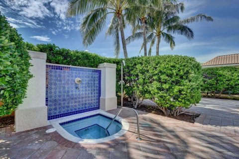 Condo in West Palm Beach, Florida, 2 bedrooms  № 2387219 - photo 2