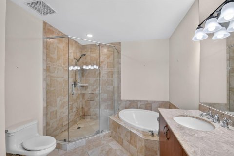 Condo in West Palm Beach, Florida, 2 bedrooms  № 2387219 - photo 25