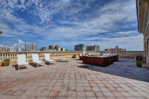 Condo in West Palm Beach, Florida, 2 bedrooms  № 2387219 - photo 4