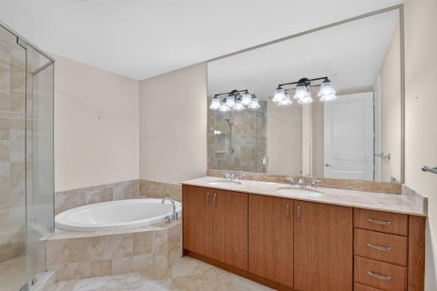 Condo in West Palm Beach, Florida, 2 bedrooms  № 2387219 - photo 26