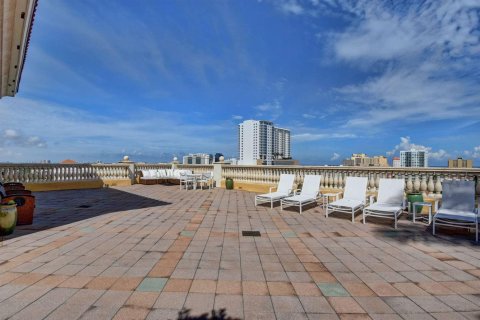 Condo in West Palm Beach, Florida, 2 bedrooms  № 2387219 - photo 10
