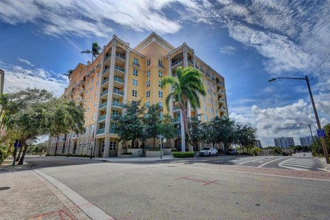 Condo in West Palm Beach, Florida, 2 bedrooms  № 2387219 - photo 11