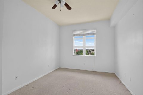 Condo in West Palm Beach, Florida, 2 bedrooms  № 2387219 - photo 23