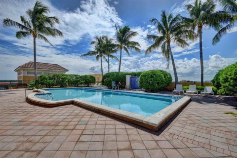 Condo in West Palm Beach, Florida, 2 bedrooms  № 2387219 - photo 6